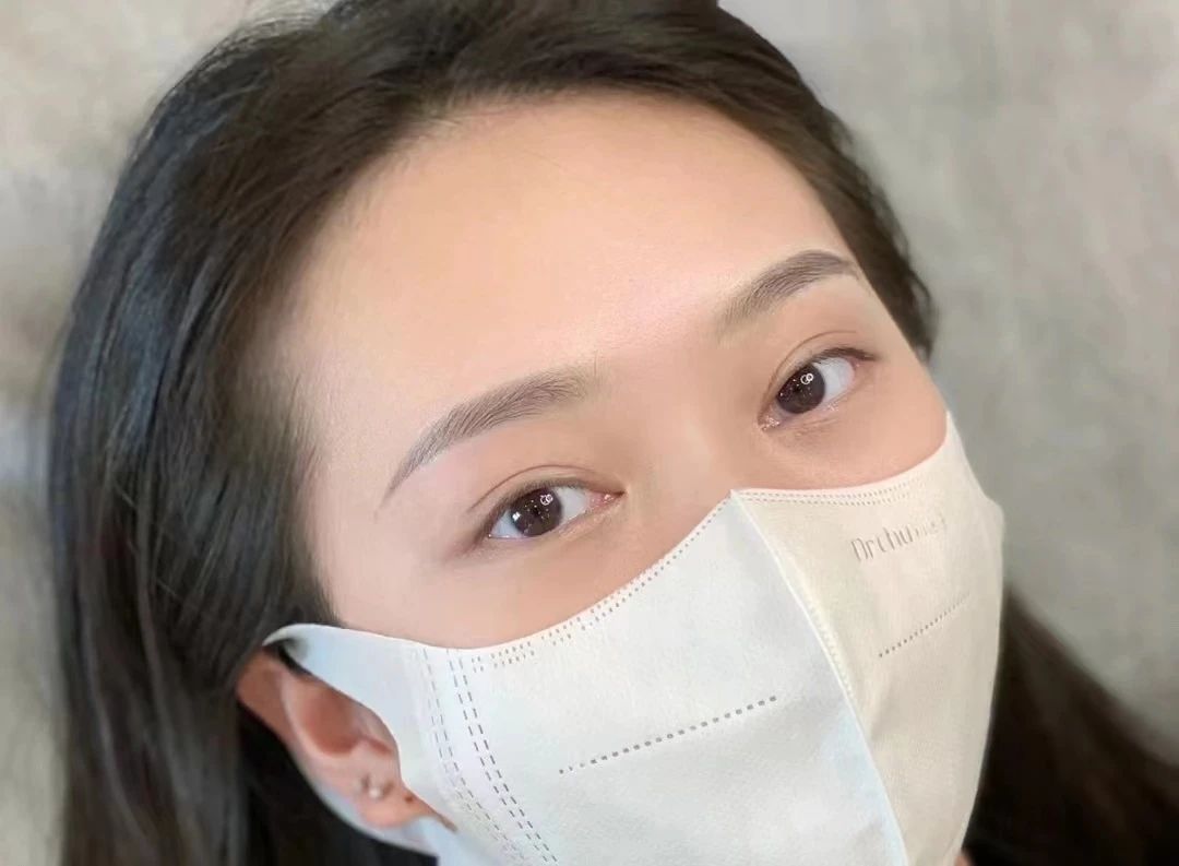最近流行的白开水妆容标配 当然一定要有一