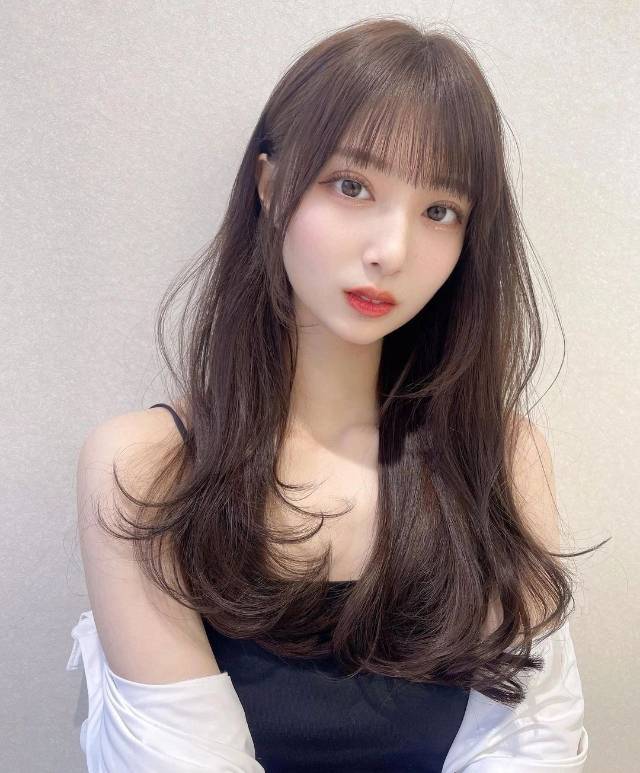 雾灰棕色衬托在脸周围 🈶️种磨皮美白的感 配图1