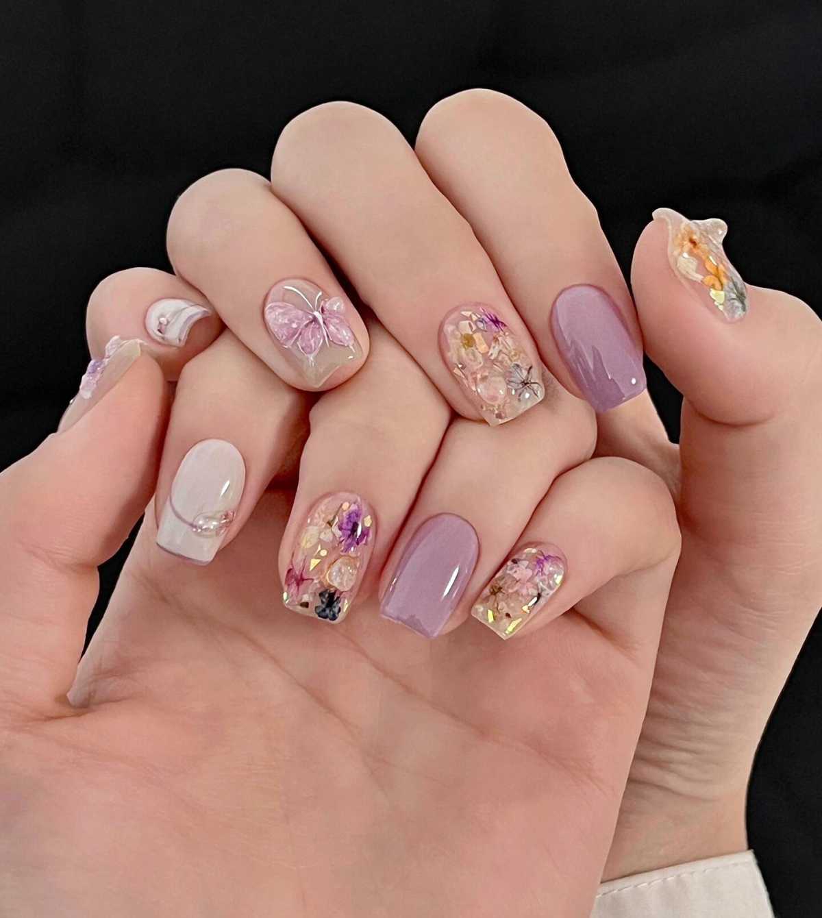雾紫色蝴蝶美甲 就像画家笔下的花园一样 