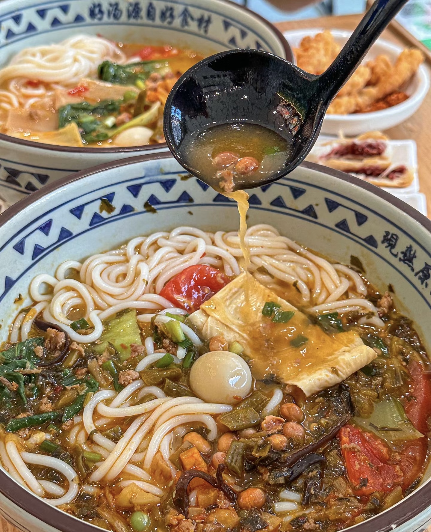 昆明小锅米线云南的酸腌菜＋ 肉沫！汤底都 配图1