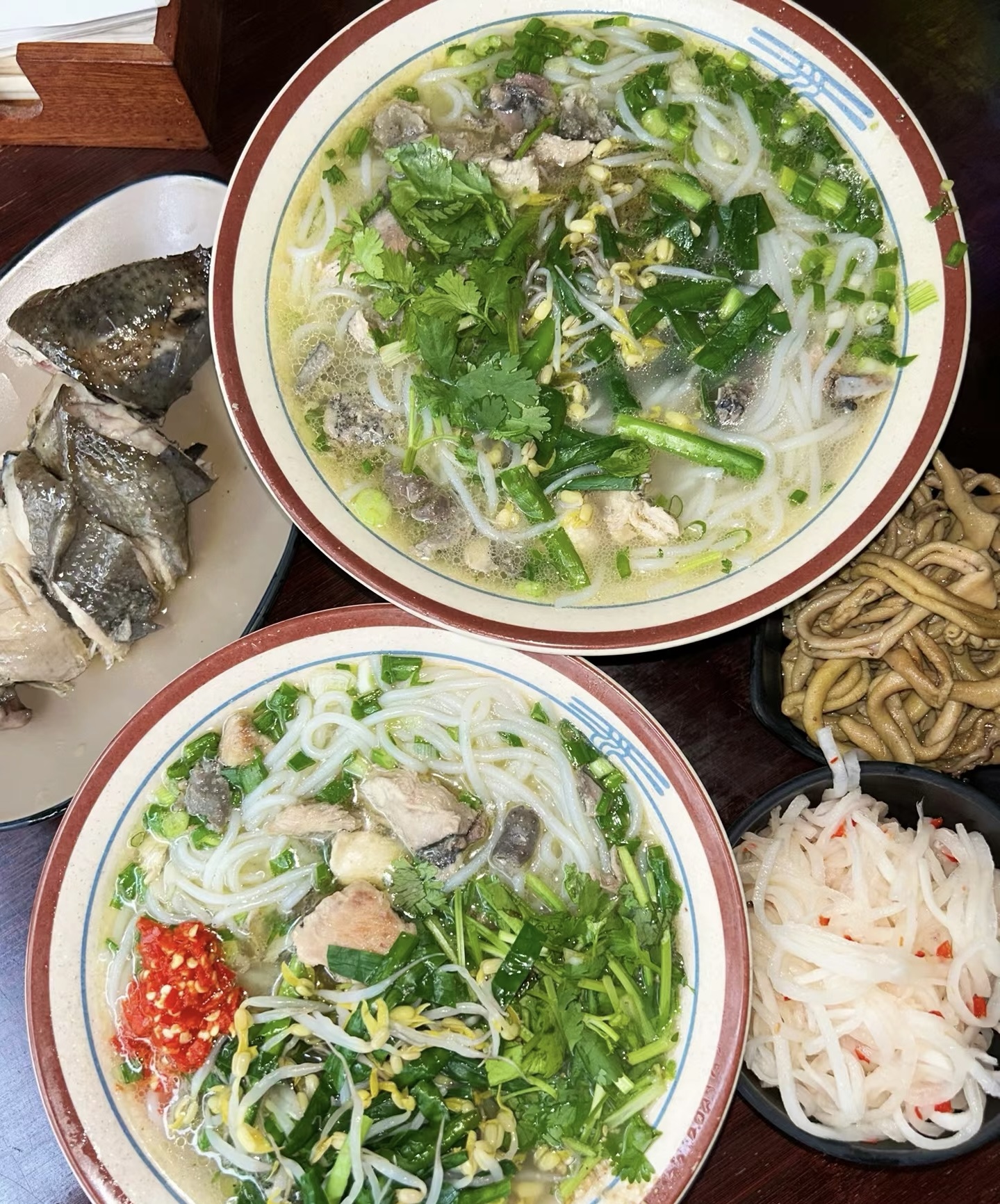 只有米线和土鸡最搭，细腻爽滑又不腻还吸味 配图3