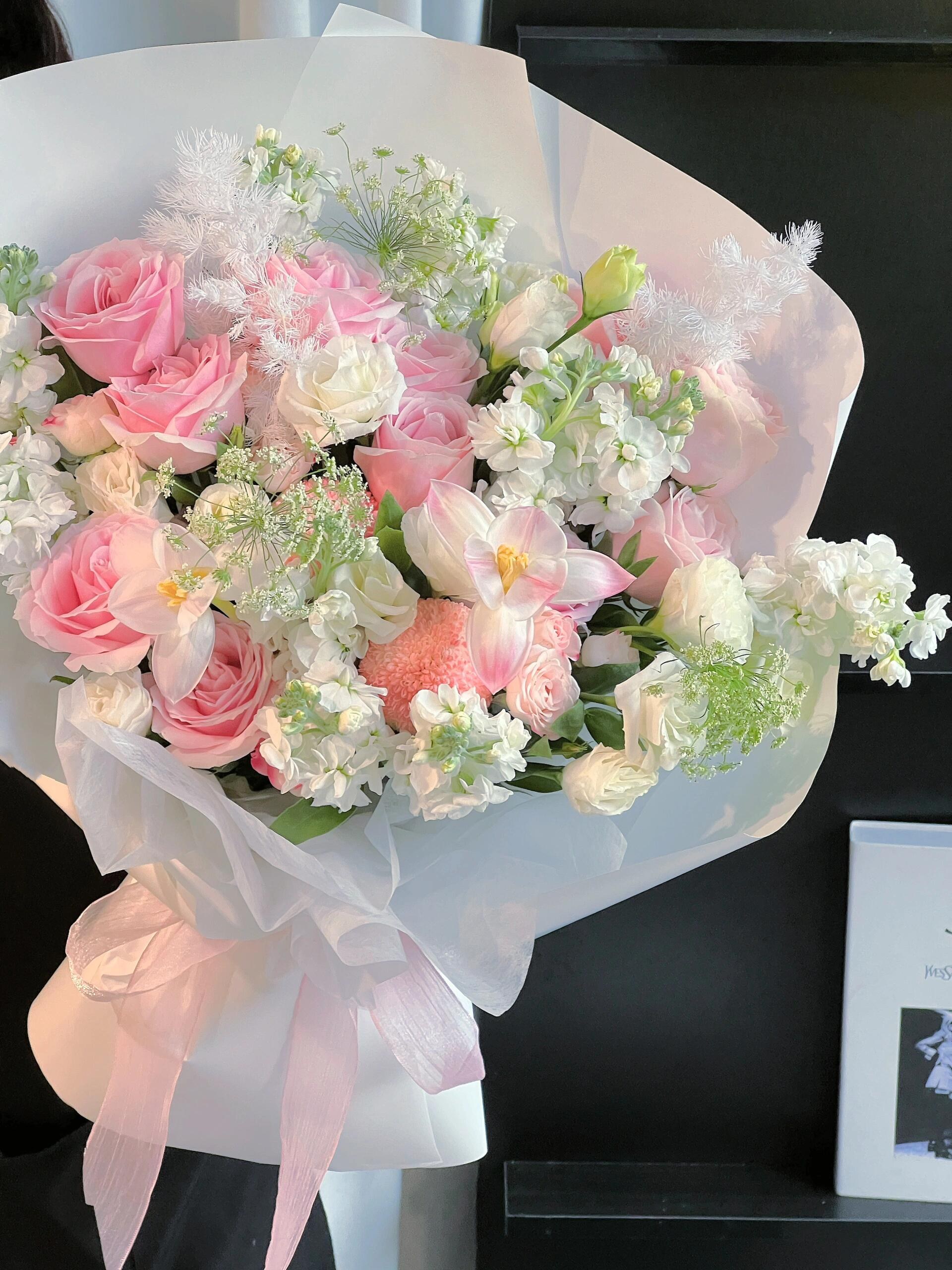 🌷粉白色系混搭花束 爱你的人无处不在 想 配图2