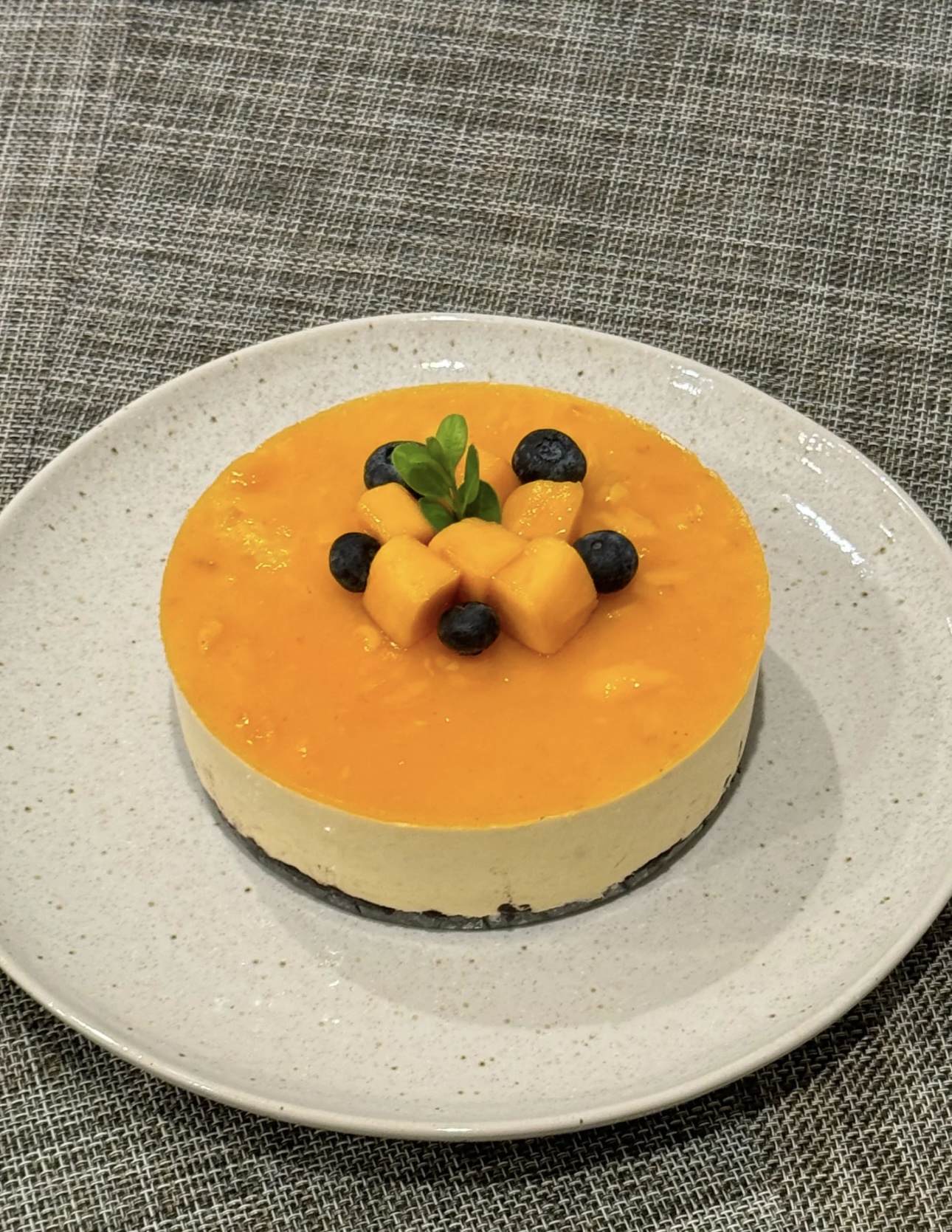🍰绵密的蛋糕胚打底，上层芒果慕斯宛如金色 配图2