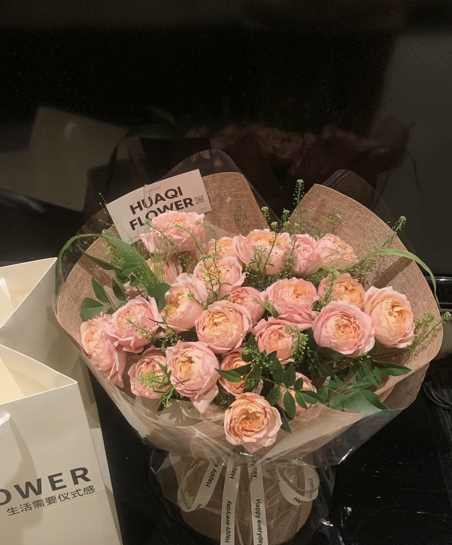 售卖的不只是鲜花，更是一份美好与温馨。让 配图3