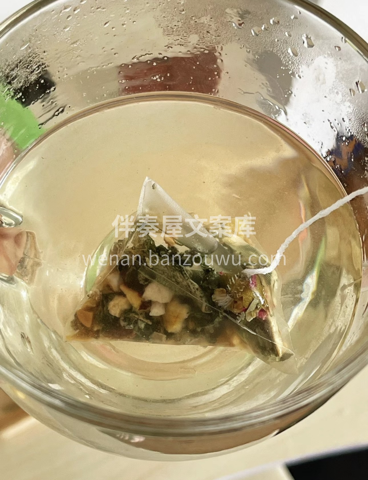 微风轻拂荷叶，清香满溢。一杯荷叶茶，给你 配图3