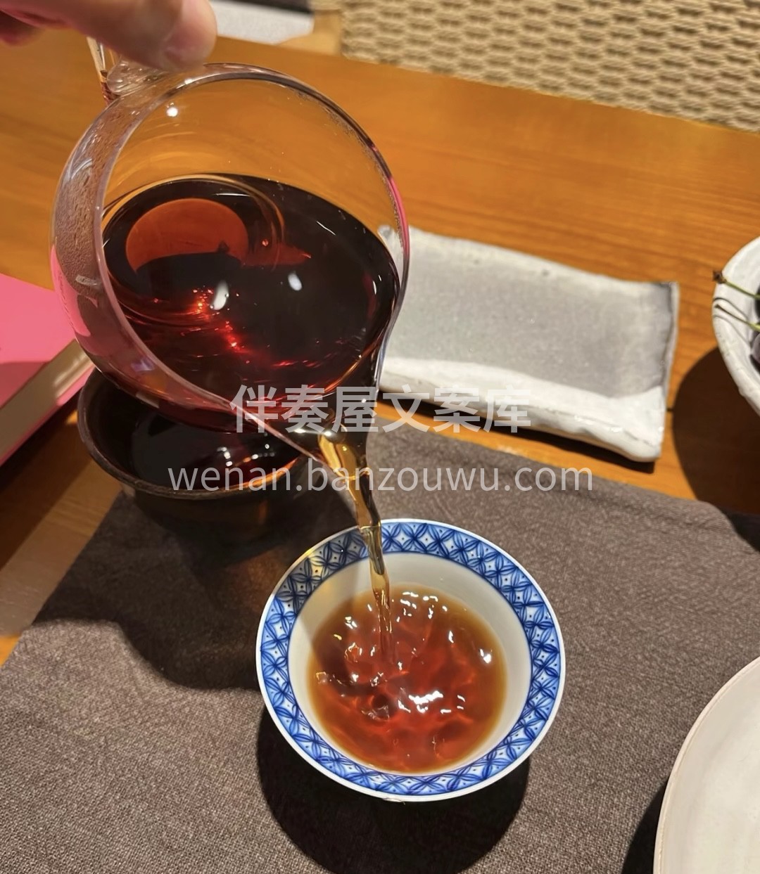 喝茶，添人间百岁寿， 饮茶，健康千万家。 配图1
