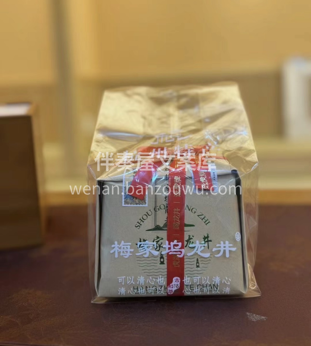 龙井茶色泽翠绿，香气浓郁，甘醇爽口，形如 配图1