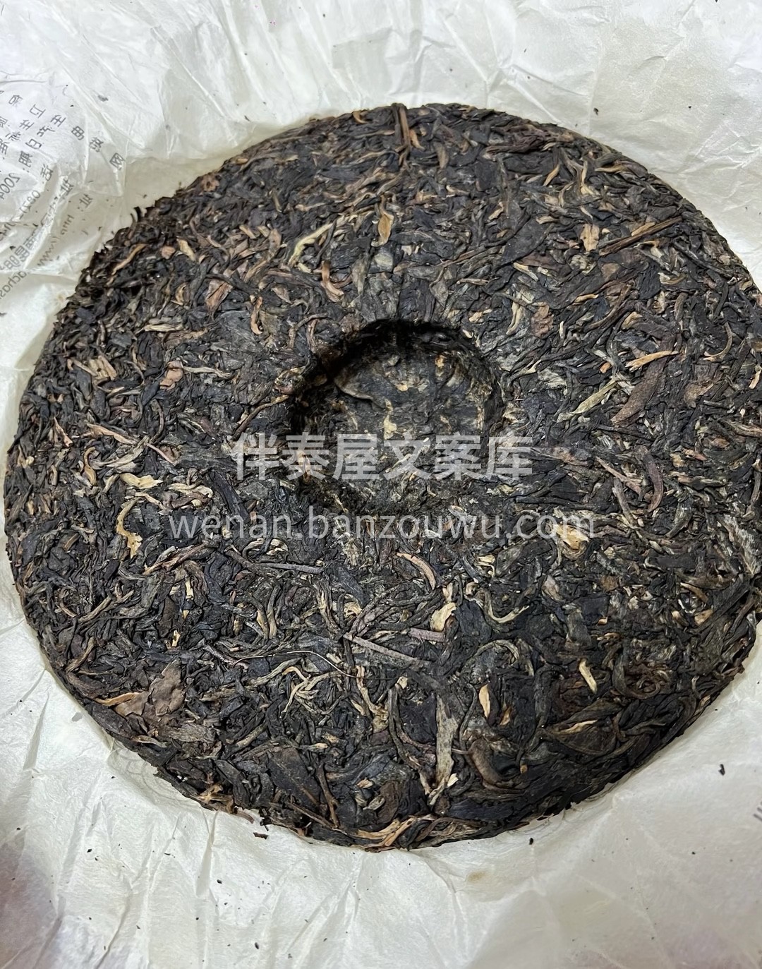 04年的大叶青饼， 汤色金黄，入口柔滑， 配图3