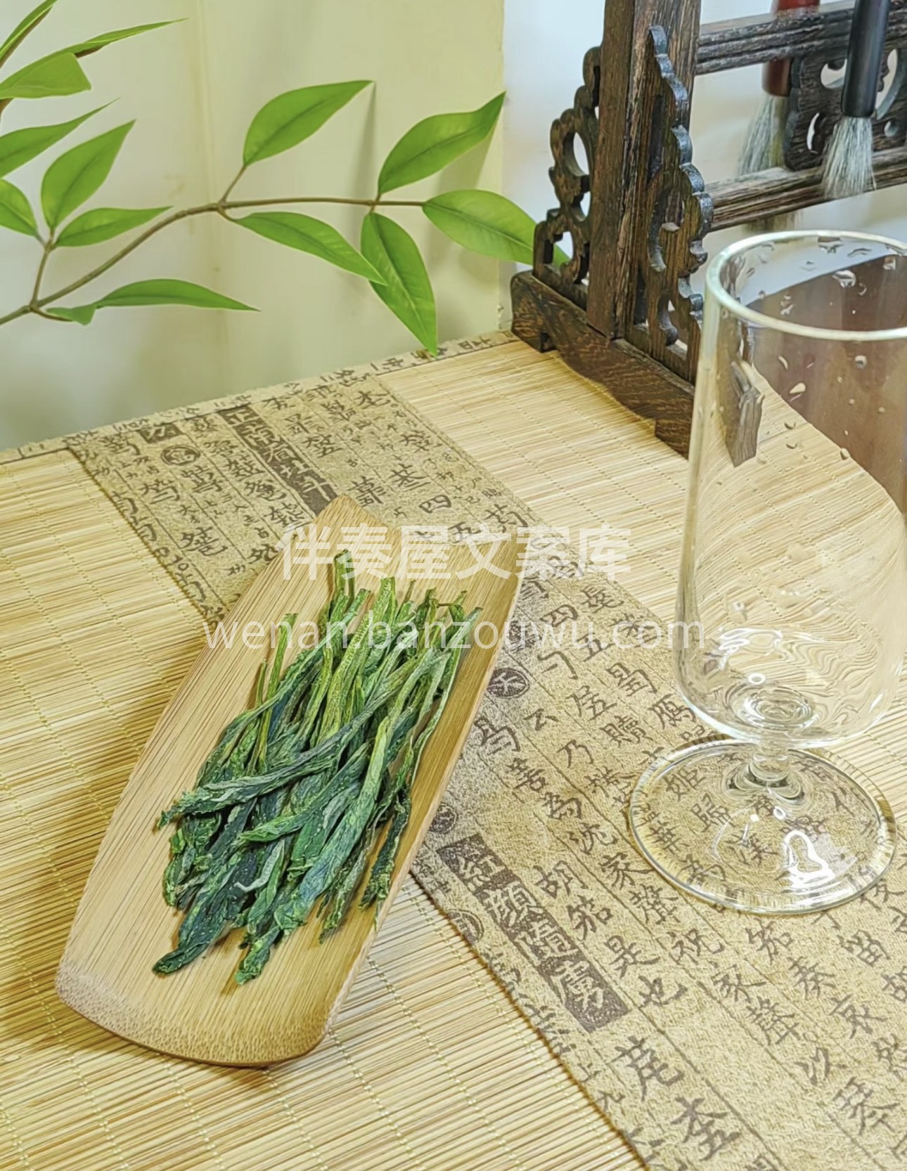 太平猴魁，茶中奇珍，叶片修长，色泽苍绿。 配图1