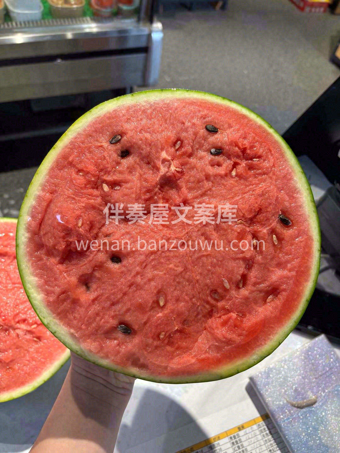 冰镇西瓜，最中间那勺的第一口 我只想给我 配图2