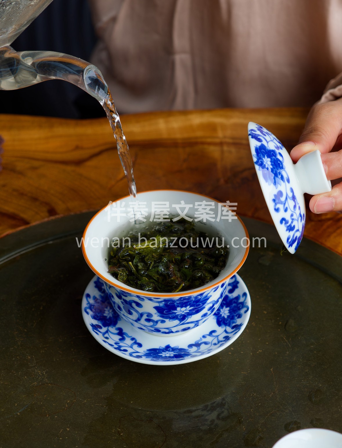 正宗安溪铁观音，条索紧结，色泽砂绿。冲泡 配图2