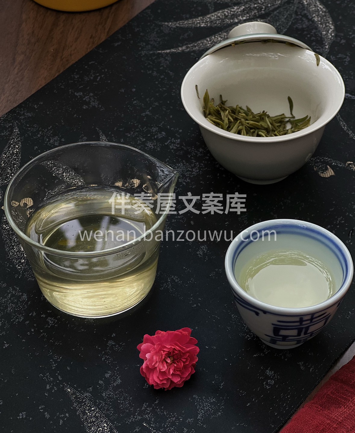 晨摘蒙顶云雾芽，一芽一叶裹清嘉。沸水注入 配图3