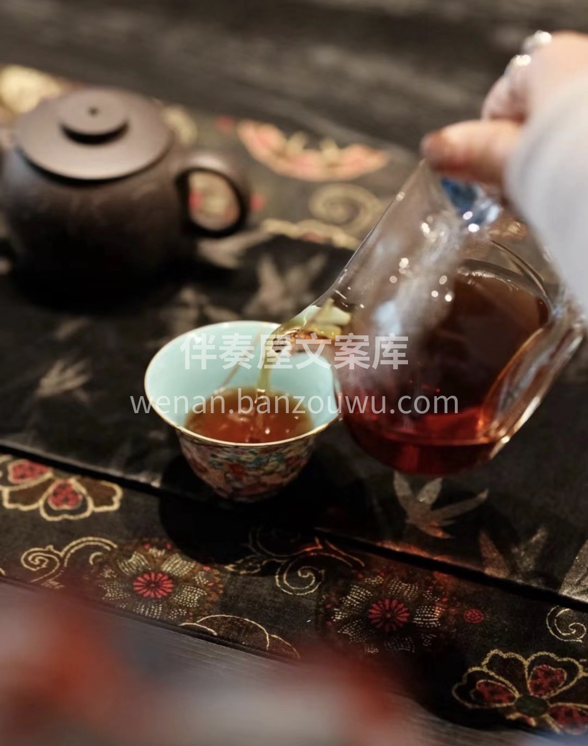 煮一壶老六堡，等老友相聚。✨ 🍵陈韵绵长 配图2