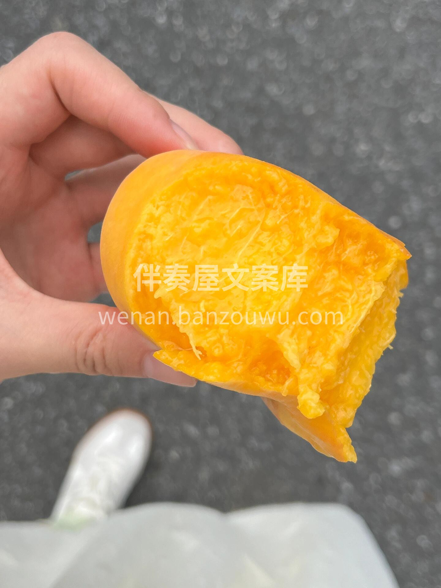 🍑黄油蟠桃上架啦✨ 黄澄澄的外皮和果肉， 配图2