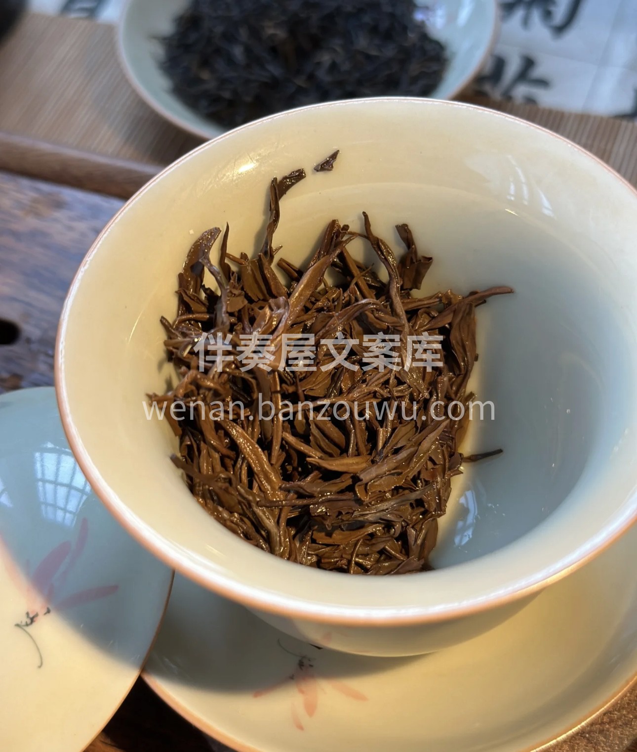 初见祁门红茶，那紧致的条索，乌润的色泽， 配图2