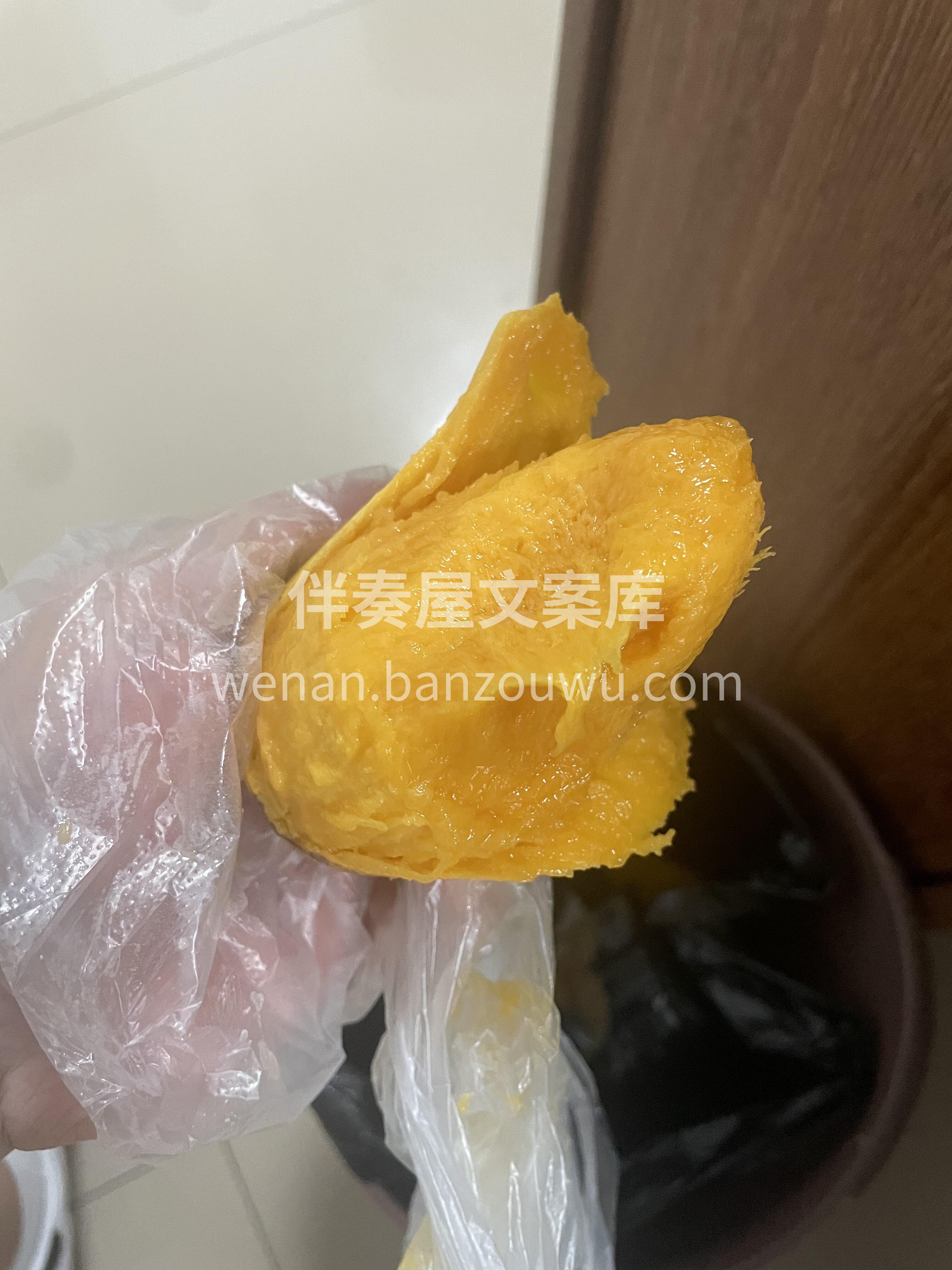 🥭这个小台芒真的绝了❗️ 随手剥开一个， 配图1