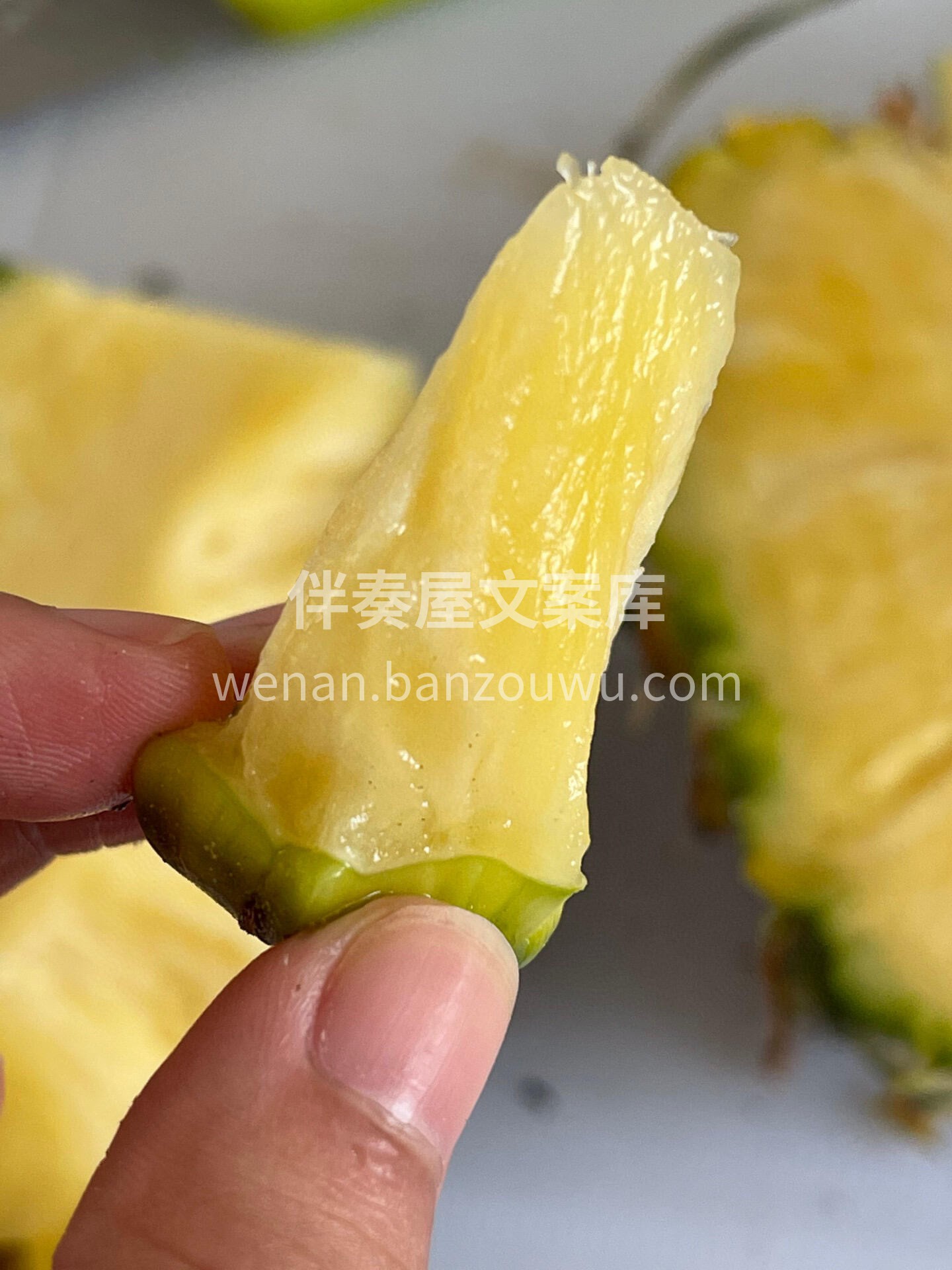 树熟手撕凤梨😍 🍍吃凤梨，你还在苦恼扣眼 配图2