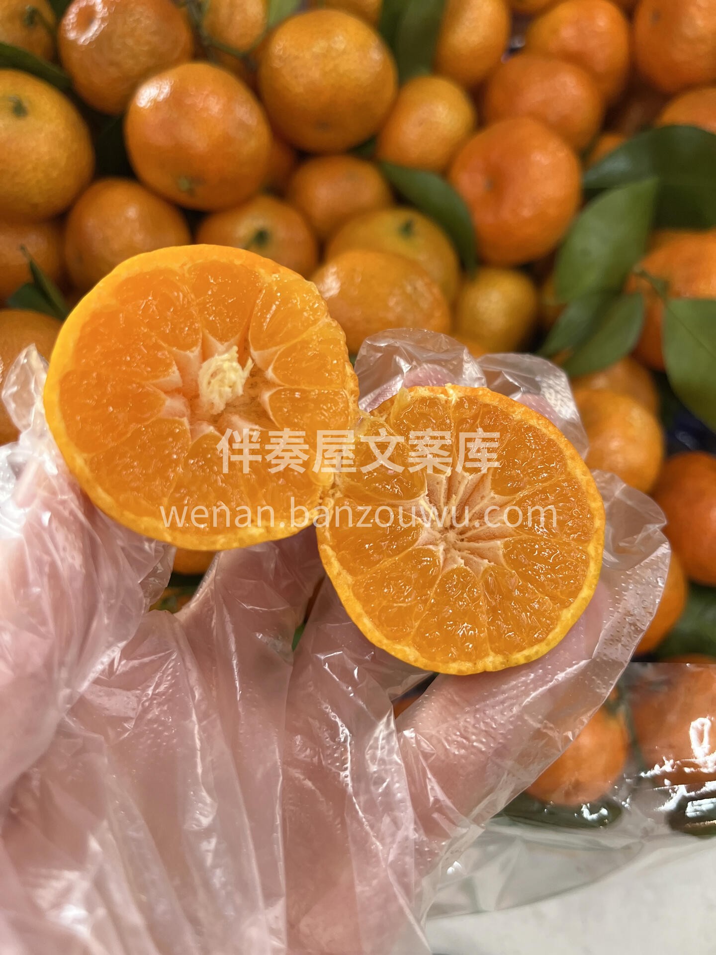 😋吃完一个砂糖橘，再拿起另一个🍊 多巴胺 配图1