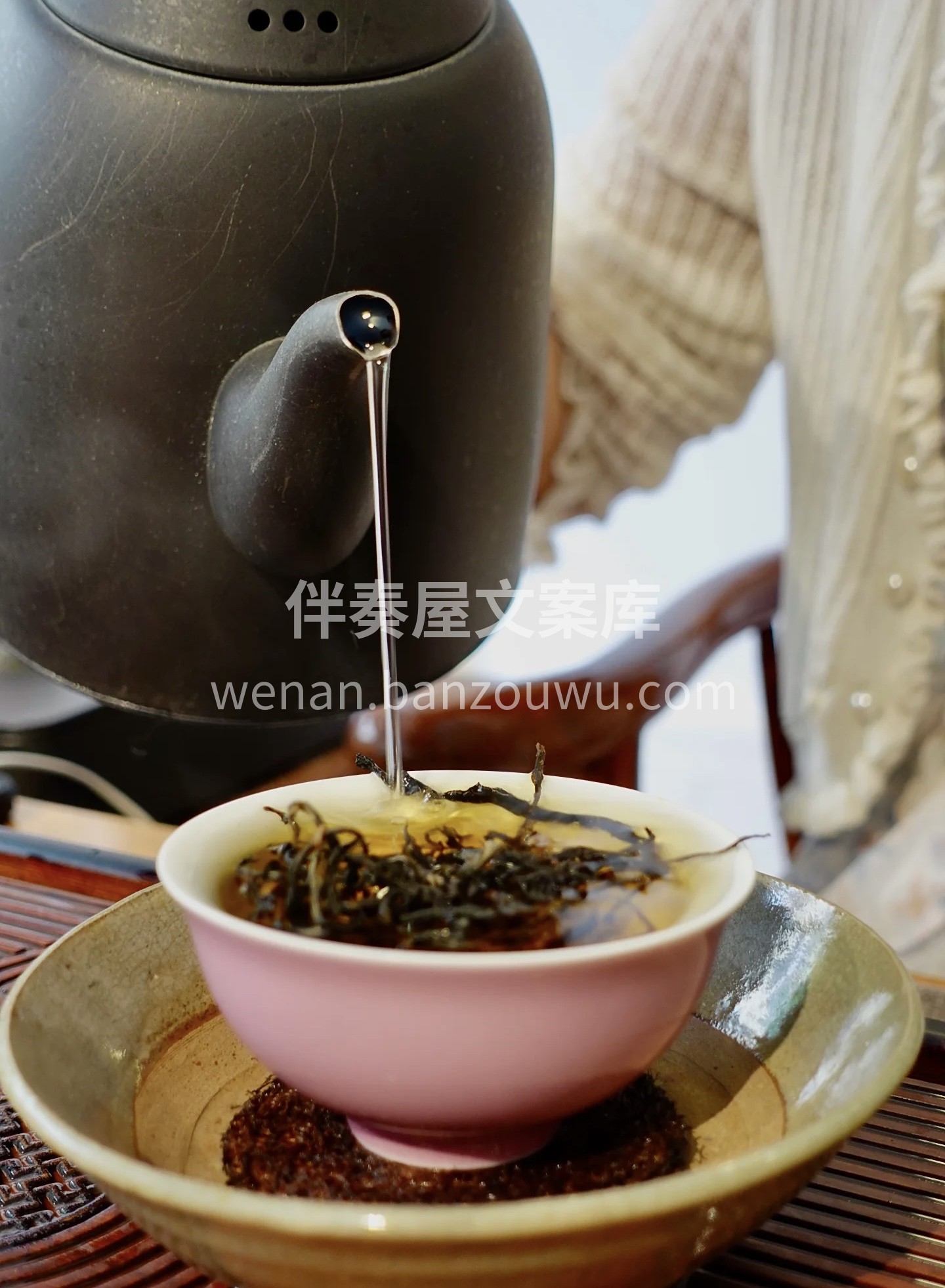 茶中精品，匠心独运。从采摘到制作，严格把 配图2