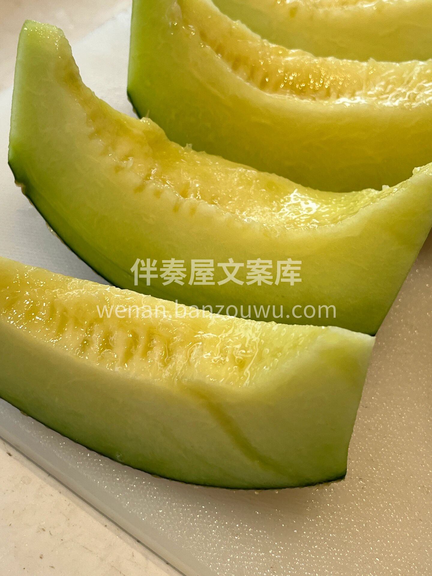 牛三网纹蜜瓜🍈咬下一口，绵‮又软‬超甜～ 配图1