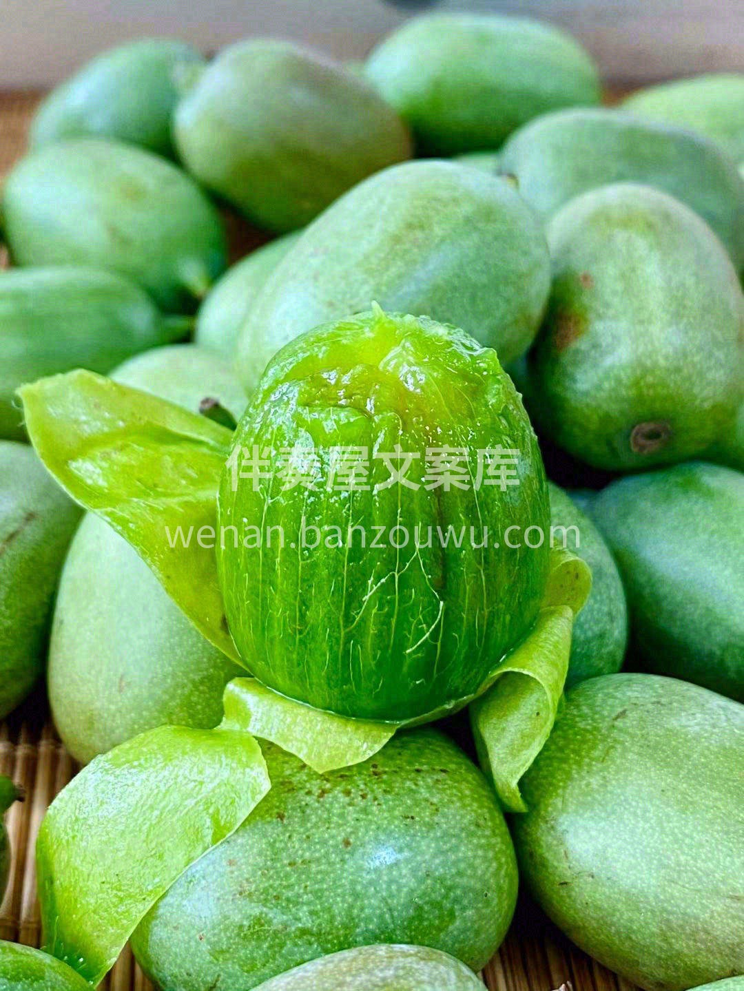🥝奇异莓剥皮吃时香甜绵软，带有微微的沙感 配图1