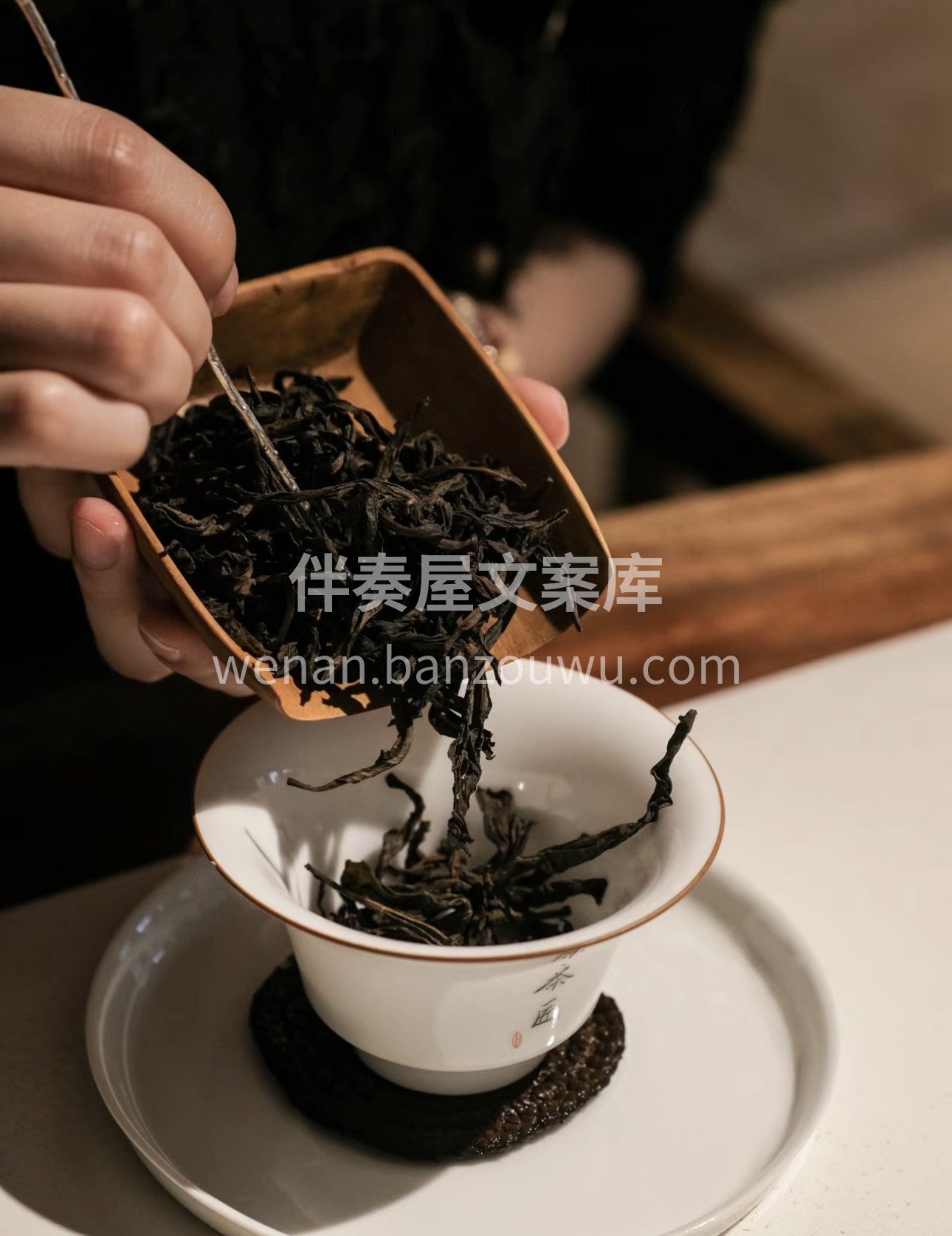 茶叶店中，茶香袅袅。在这个特别的日子，选 配图1