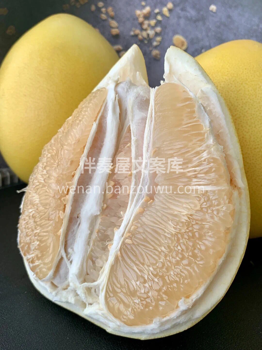 轻轻掰下一块咬一口😋，只觉得肉质柔软，颗 配图2
