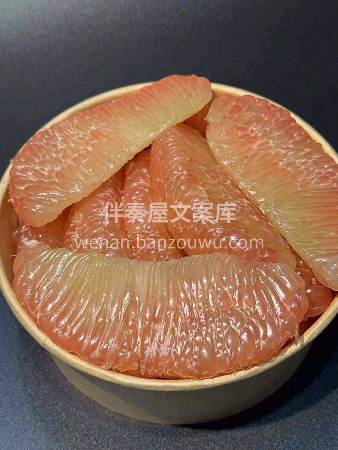 秋日暖阳🔅，斜映脸庞👸 一份小果切🍌🍍🍎 配图1