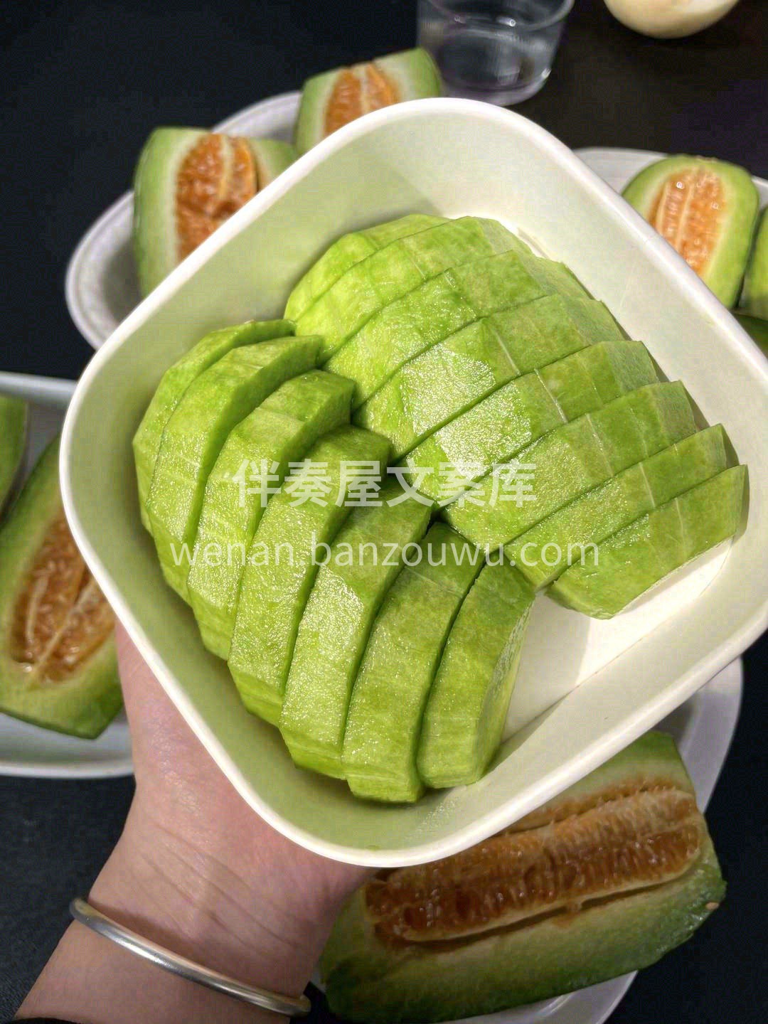 微风正暖🌈，羊角正甜🧡 #羊角蜜甜瓜#羊 配图2