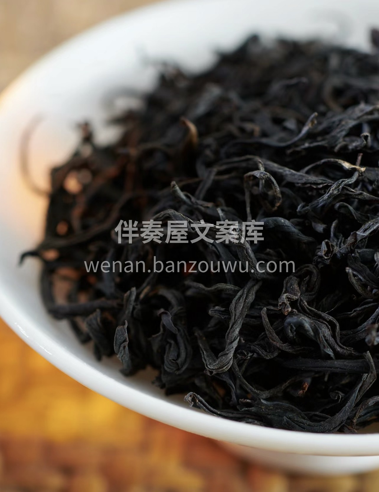 一杯红茶，色泽红润，香气馥郁。品味其中， 配图3