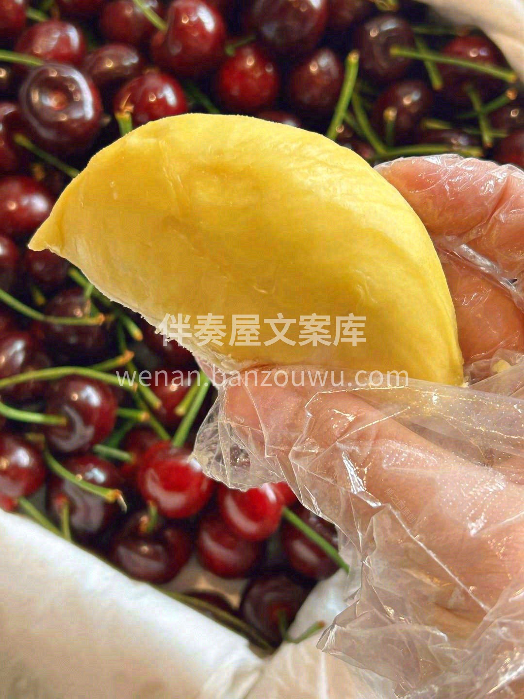 👉随便剥开一块，致密紧实的果肉展露眼前😋 配图3