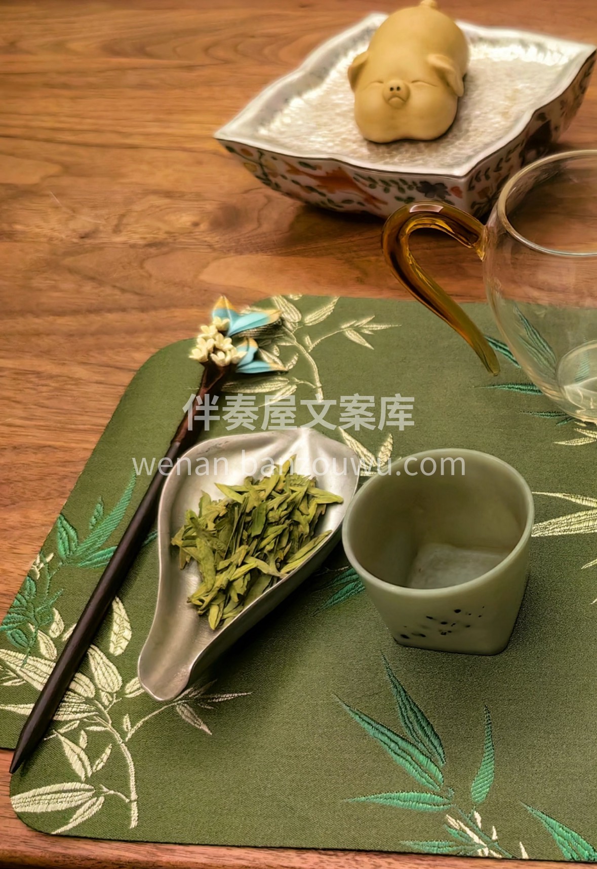 西湖龙井 明前嫩芽凝翠，汤色清透回甘绵长 配图1