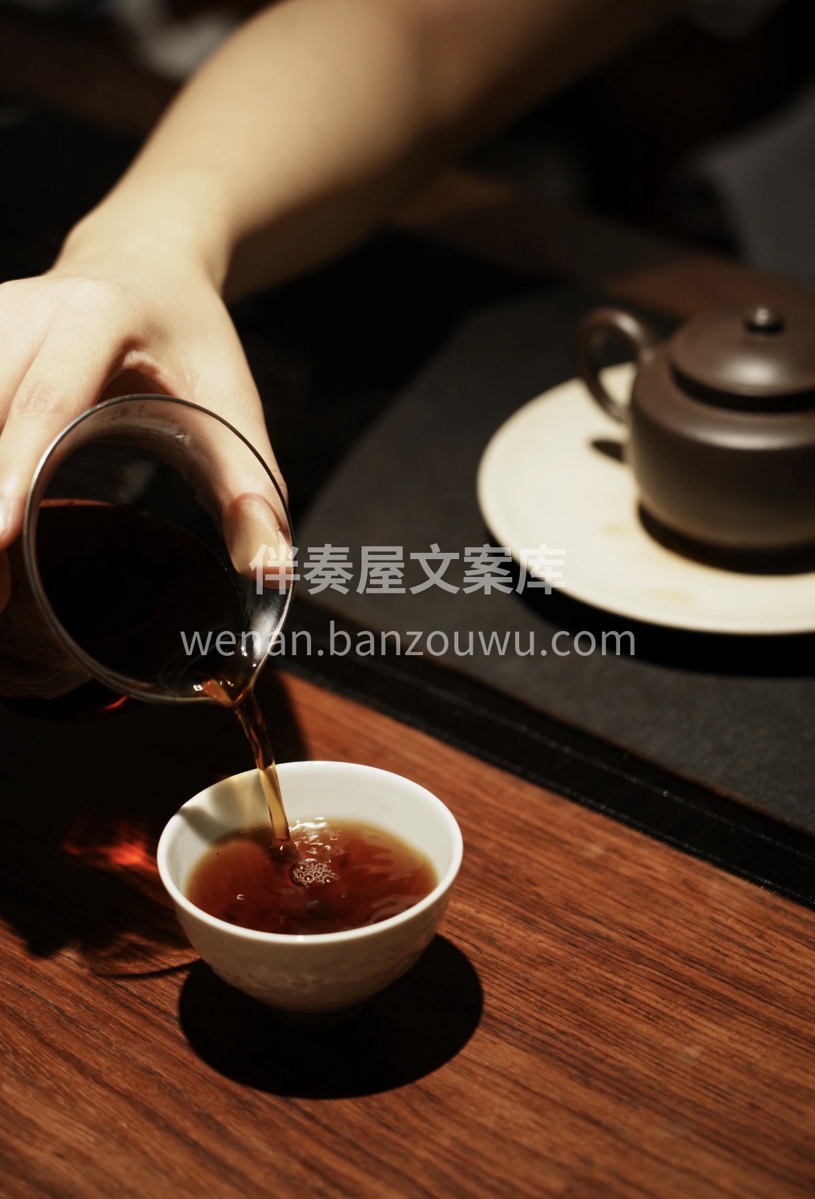 时光藏香，岁月成茶。 陈年六堡，红浓陈醇 配图2