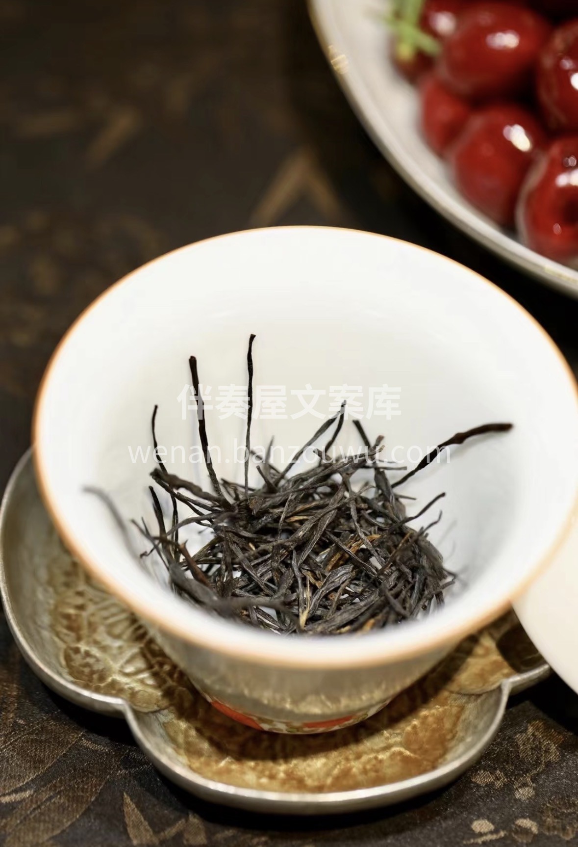 春茶头采，红韵天成。中国红，以茶传情，敬 配图1
