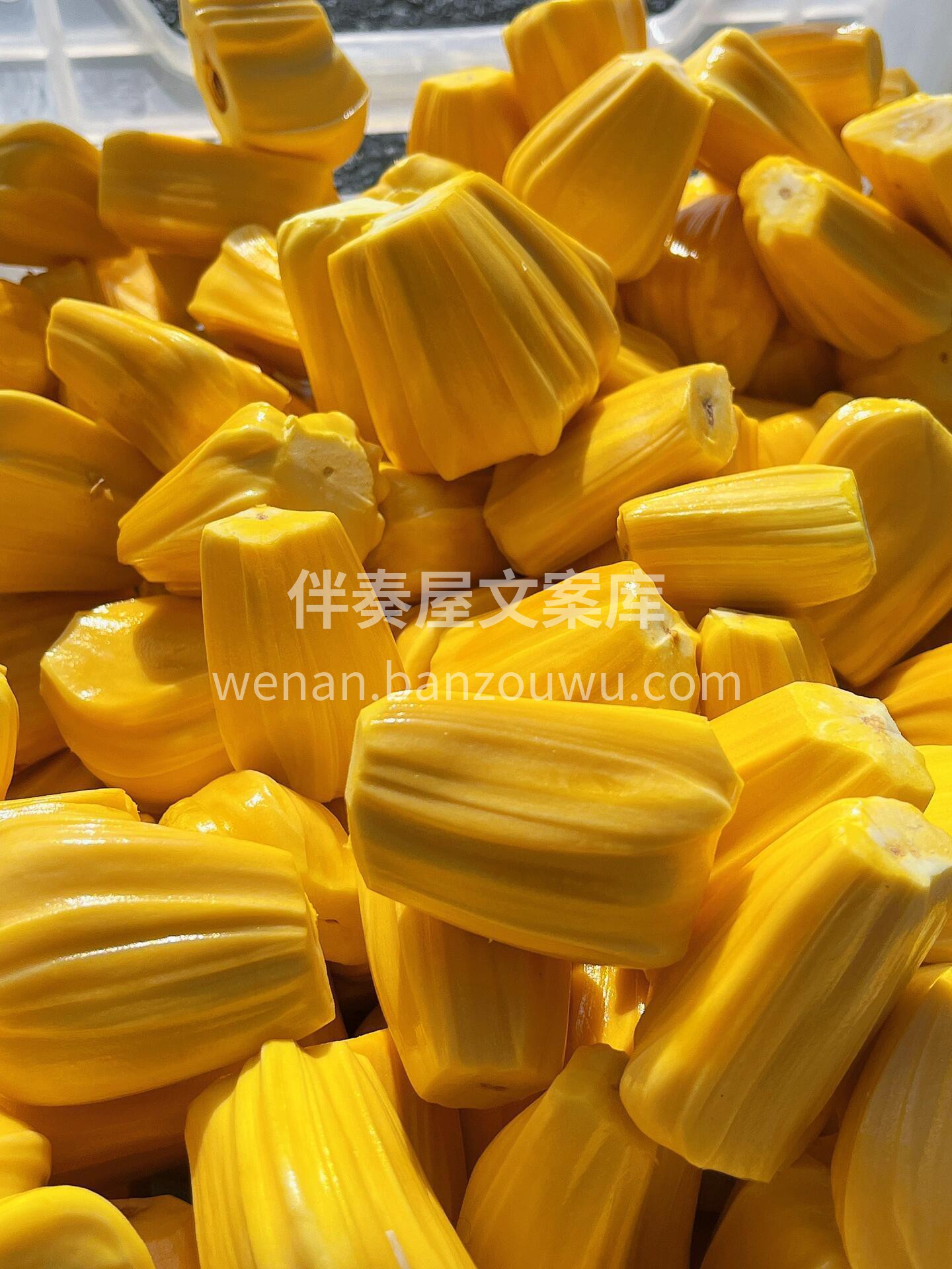 🔆 新鲜菠萝蜜到店开剥👏 😍金灿灿的果肉 配图1