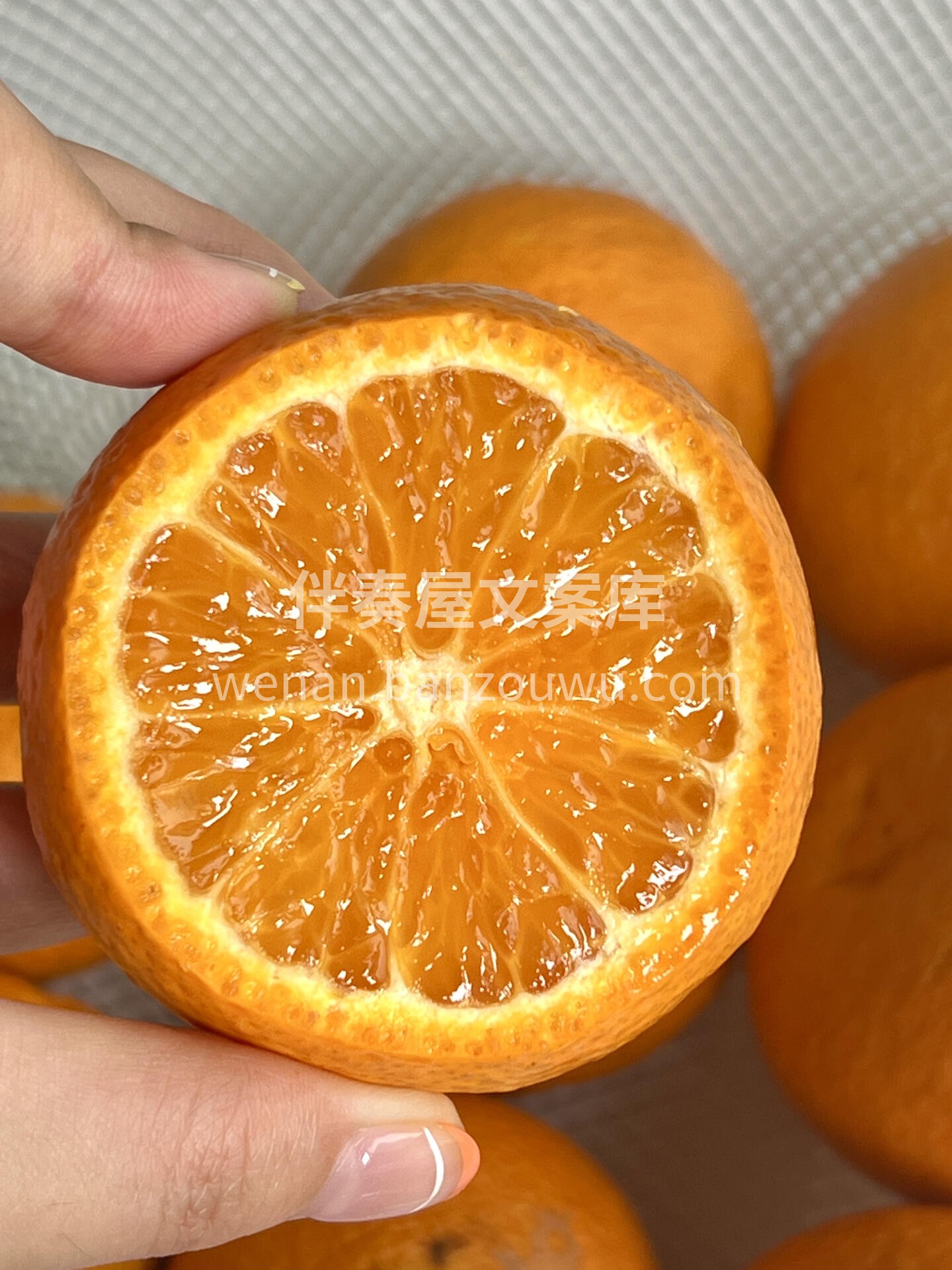🍊高糖分，低热量💯 果皮易剥，果肉多汁💦 配图1