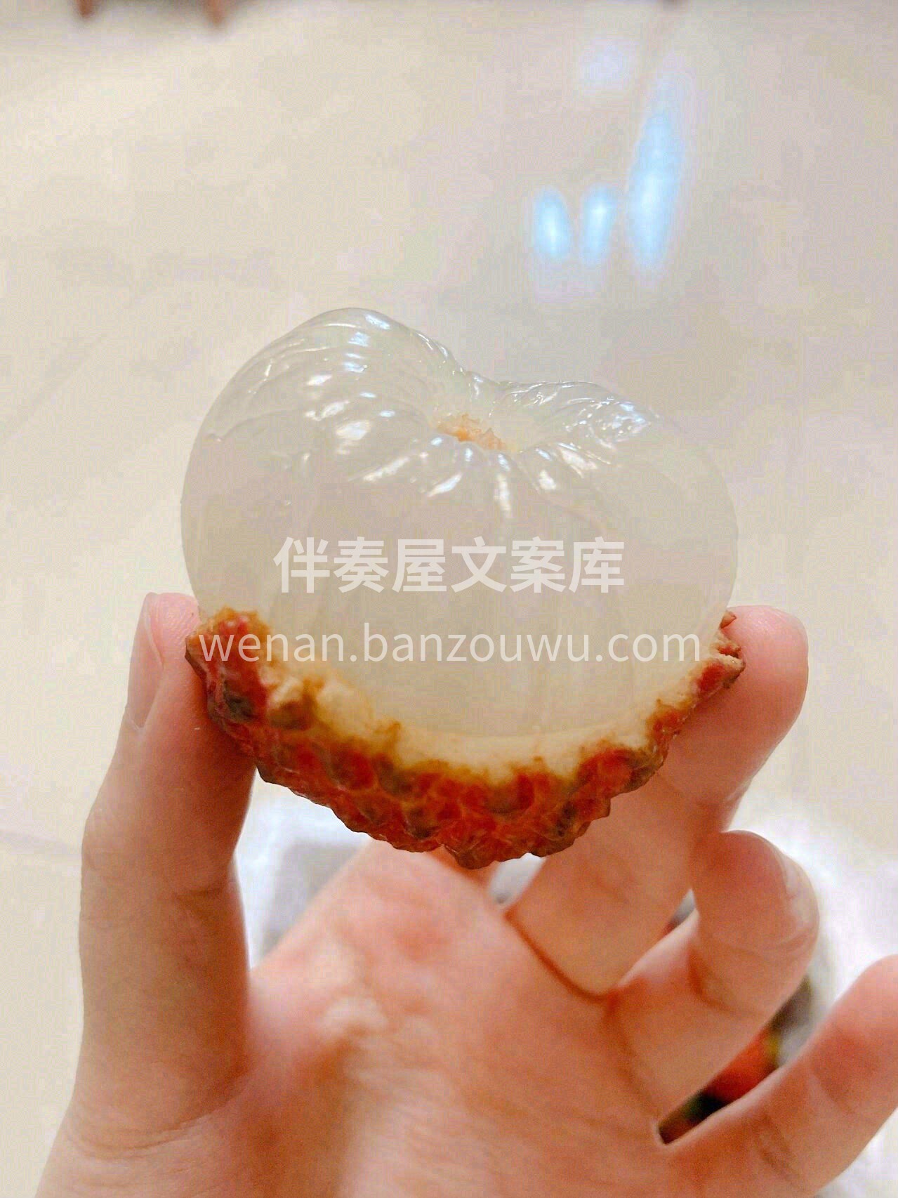 🤏剥开荔枝王的壳，晶莹剔透的肉便露了出来 配图2