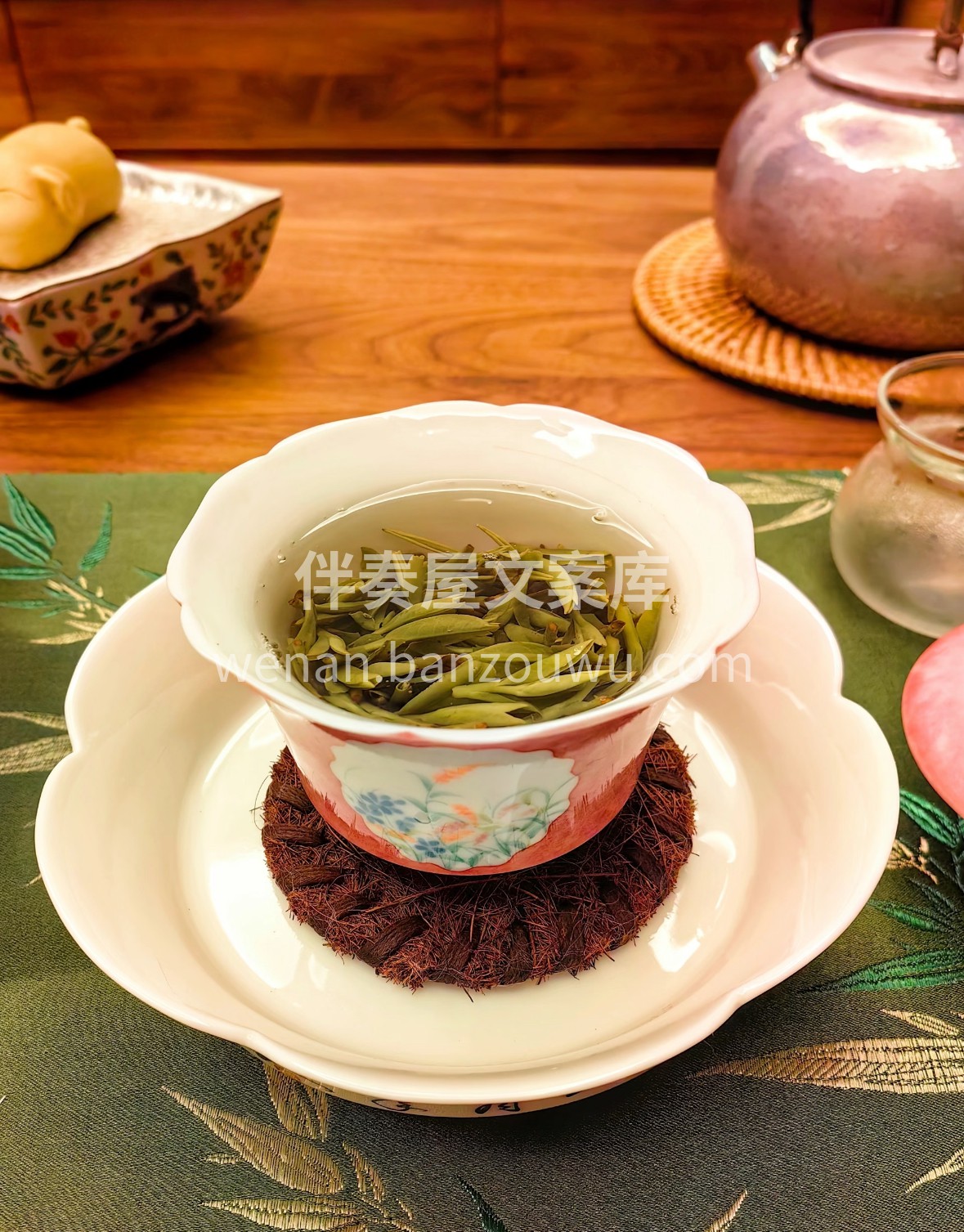 西湖龙井 明前嫩芽凝翠，汤色清透回甘绵长 配图2