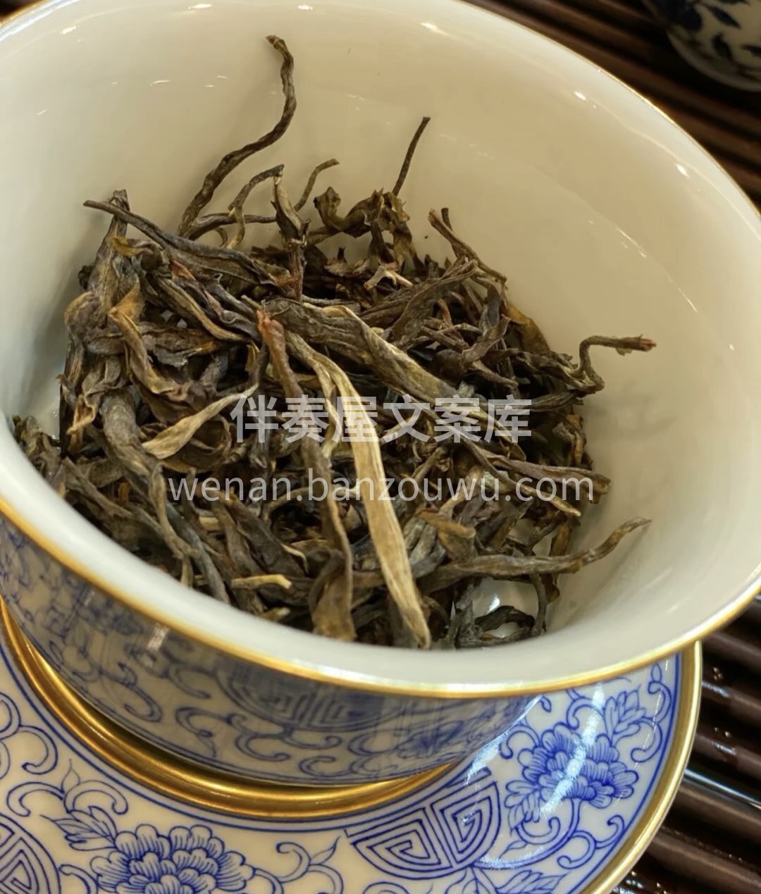茶能静心，水能清尘，用心品茶，则尘埃不惹 配图2