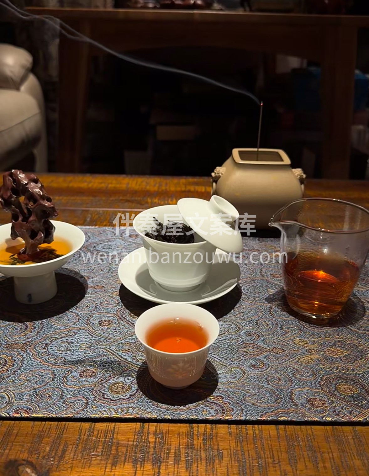 甄选桐木关核心产区春茶鲜叶，古法松柴熏制 配图3
