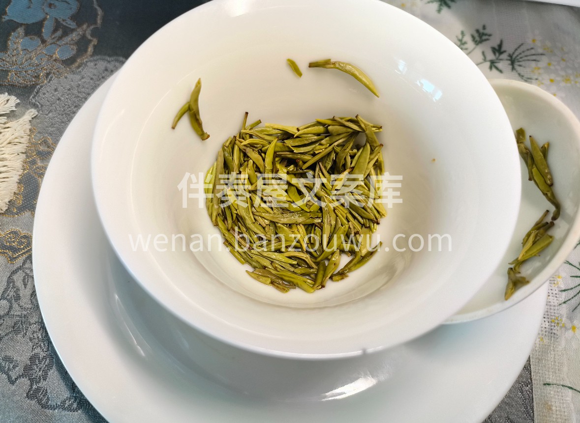 🌿 蒙顶黄芽，仙山云雾孕佳茗。嫩芽经三炒 配图2
