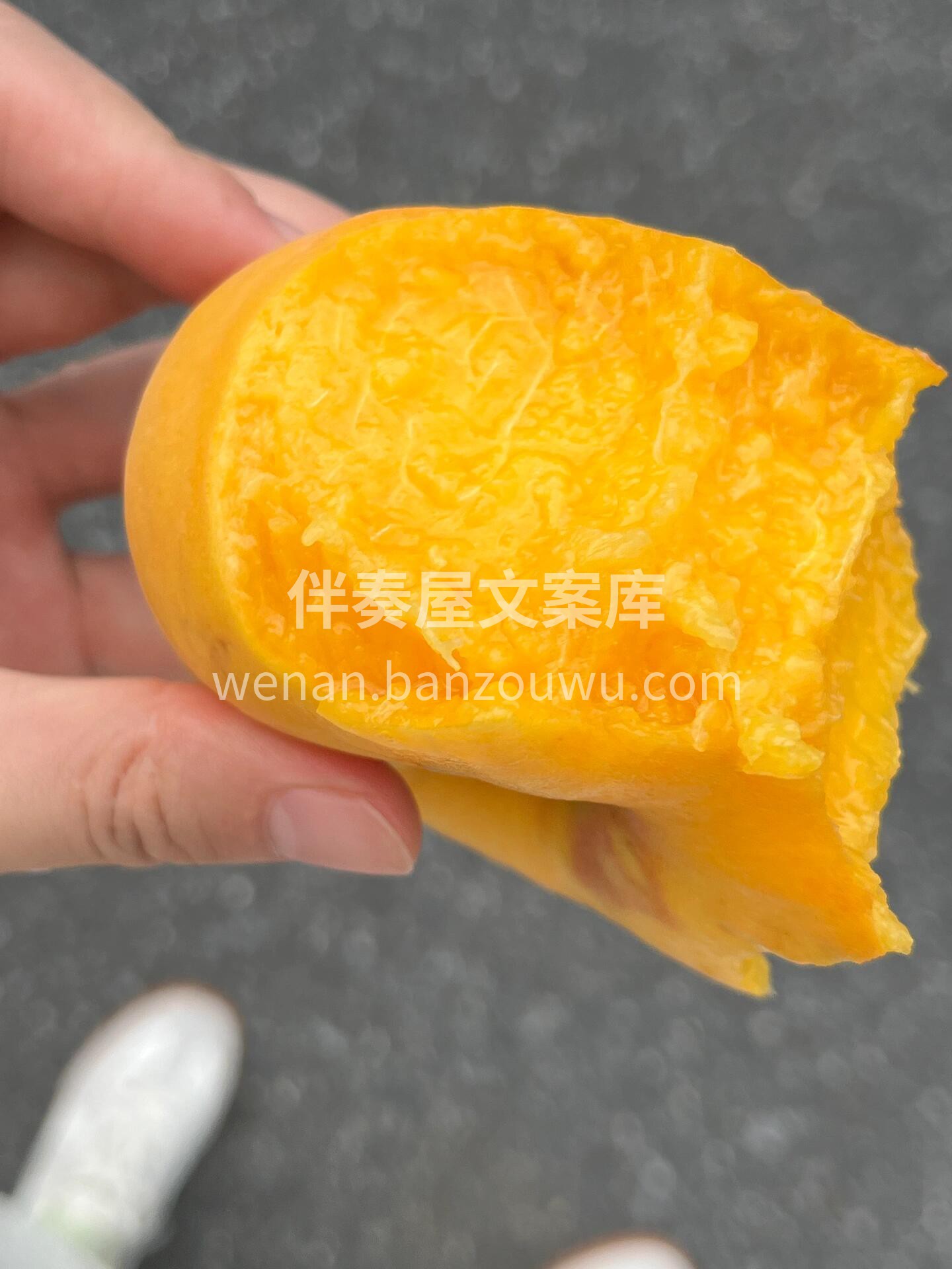 🍑黄油蟠桃上架啦✨ 黄澄澄的外皮和果肉， 配图1