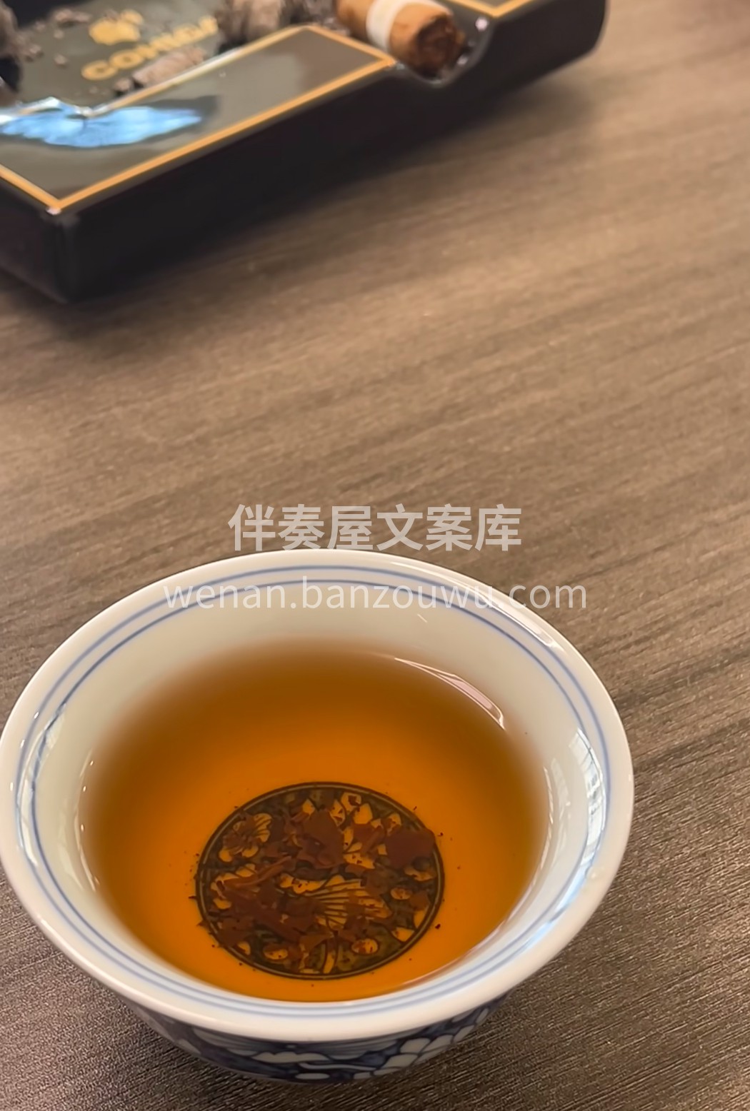 陈放多年的福鼎老白茶，干茶散发着独特陈香 配图2