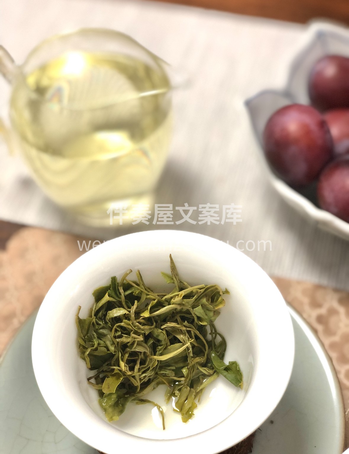 🌿 崂山云雾润鲜芽，春露揉捻出清嘉。黄绿 配图2