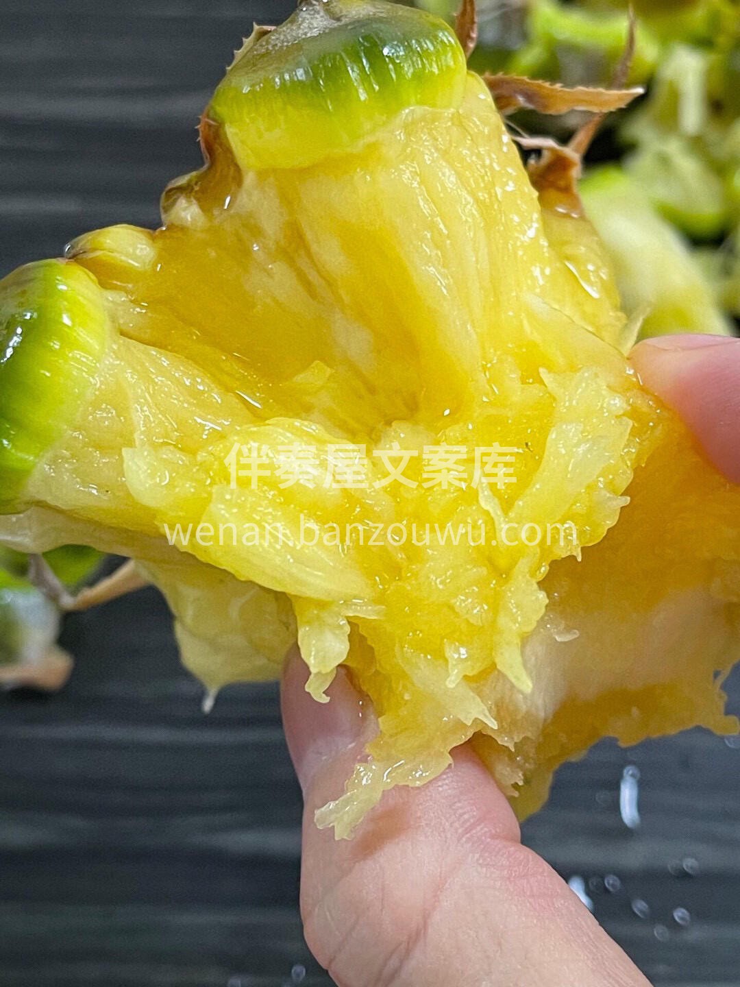 树熟手撕凤梨😍 🍍吃凤梨，你还在苦恼扣眼 配图3