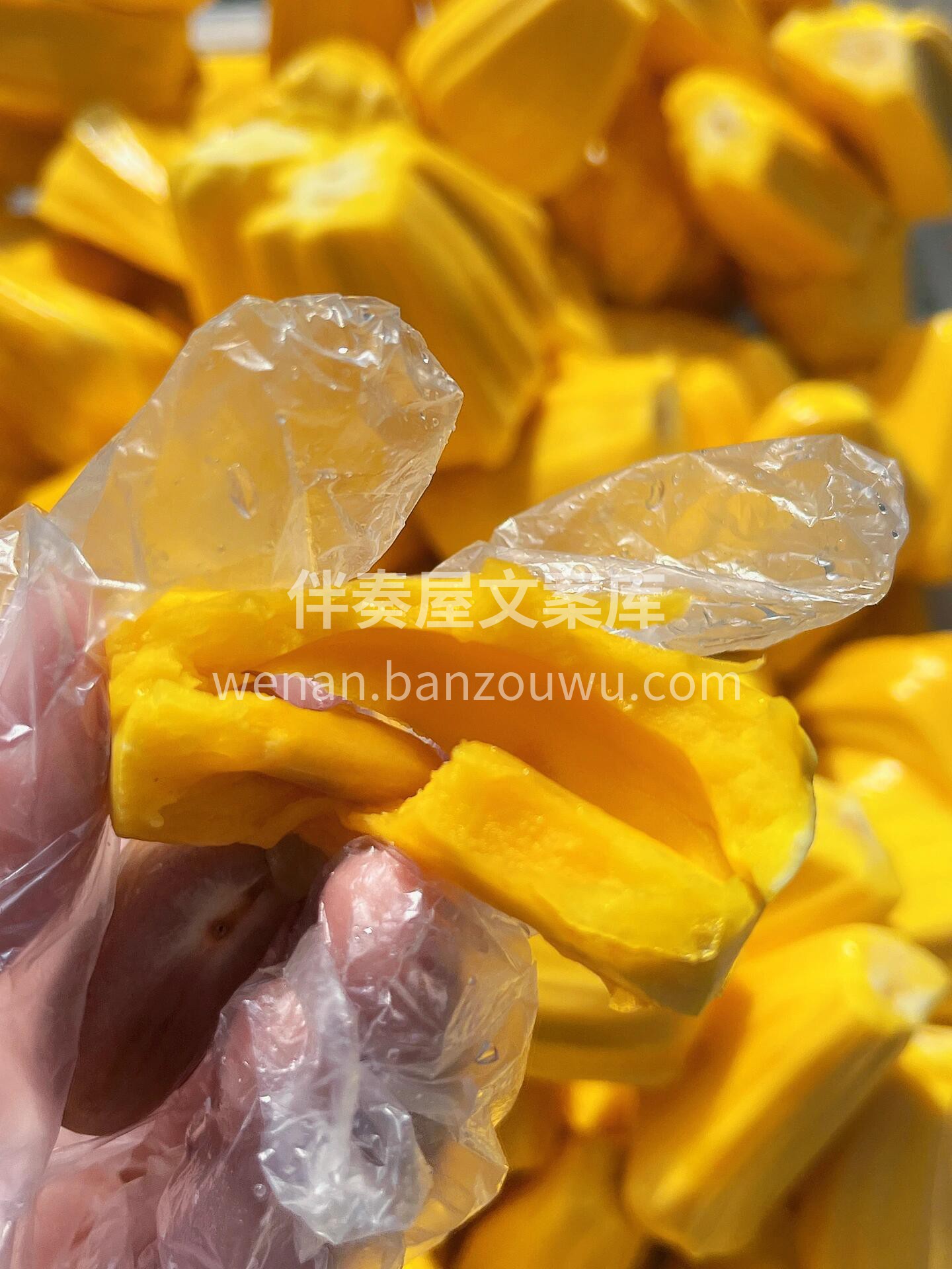 现剥现卖！😍‬😍‬新鲜菠‬萝‬蜜‬💥‬  配图1