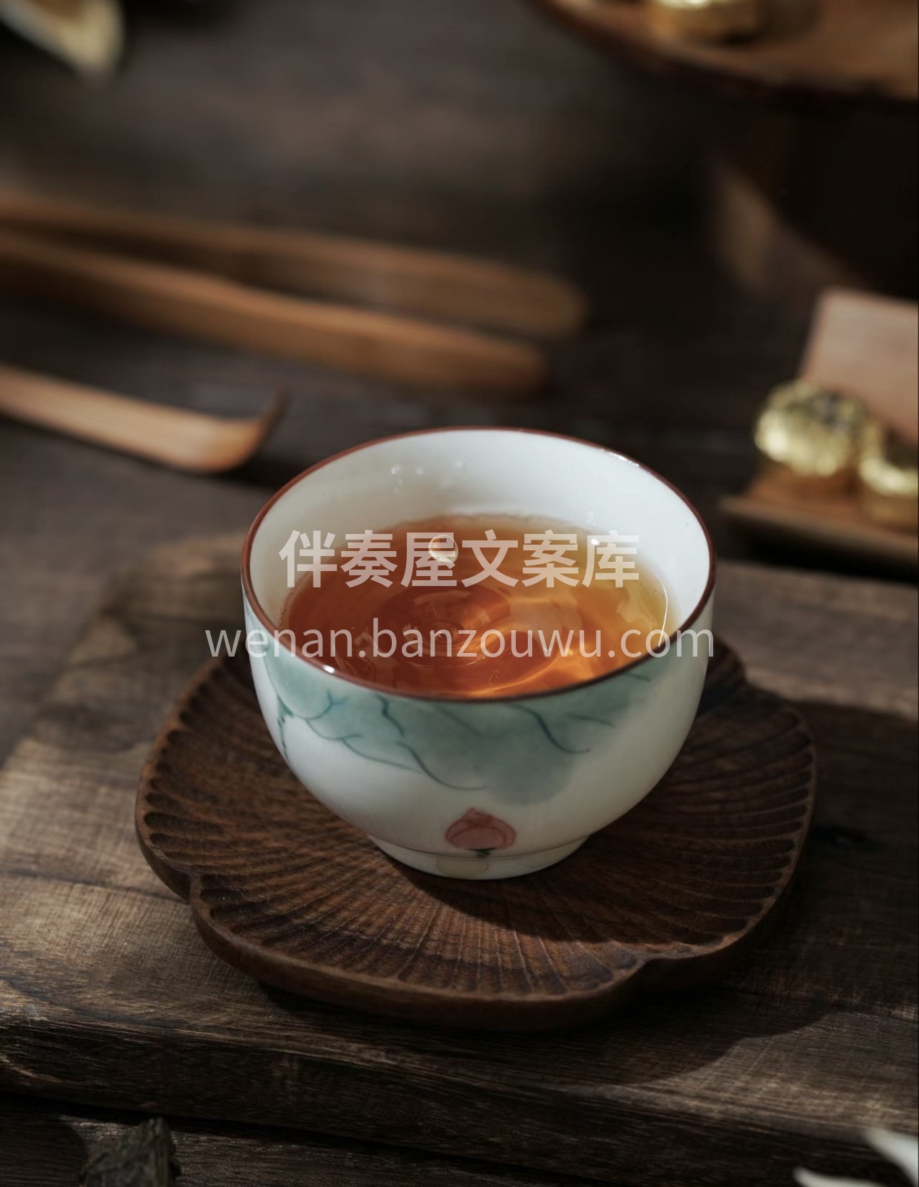 一杯香茶，一份宁静。本店茶叶，色翠香幽， 配图1
