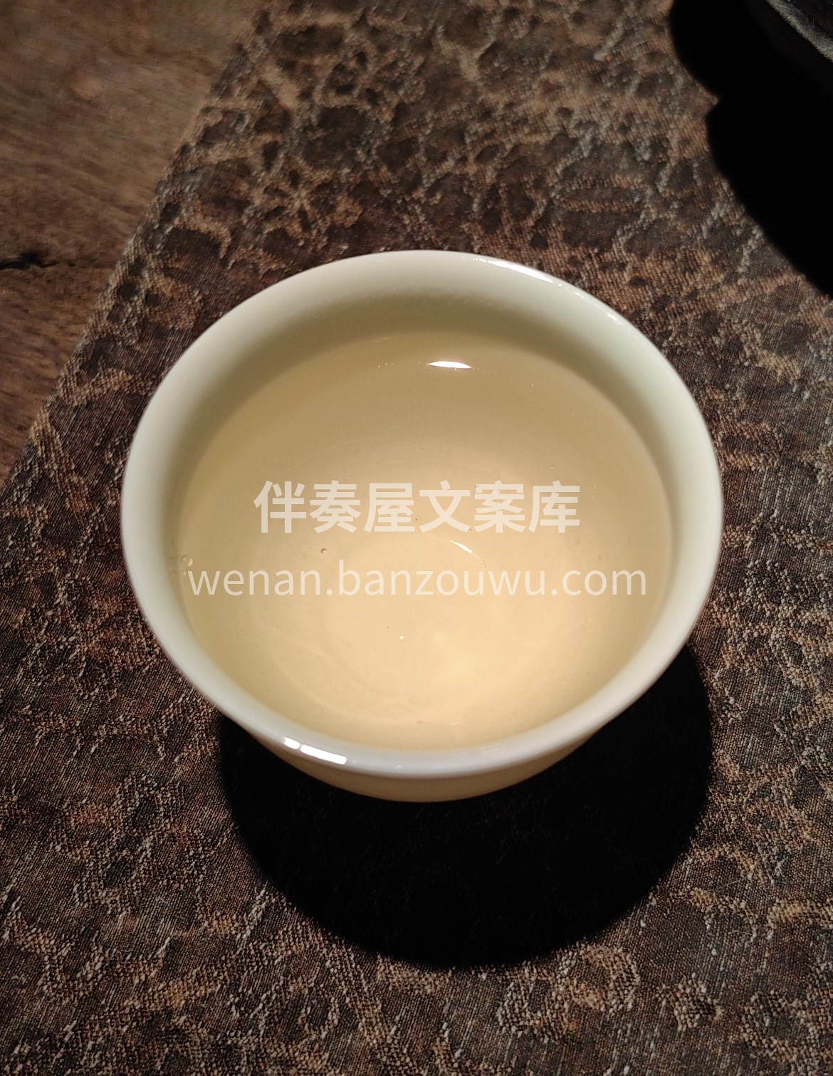 一杯福鼎白茶，没有浓墨重彩的张扬，只有返 配图3