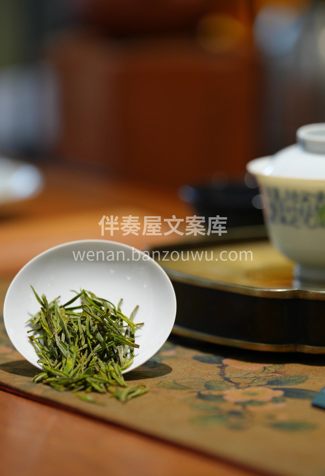 春雪落枝梢，才得此株“白”。精选安吉白茶 配图1
