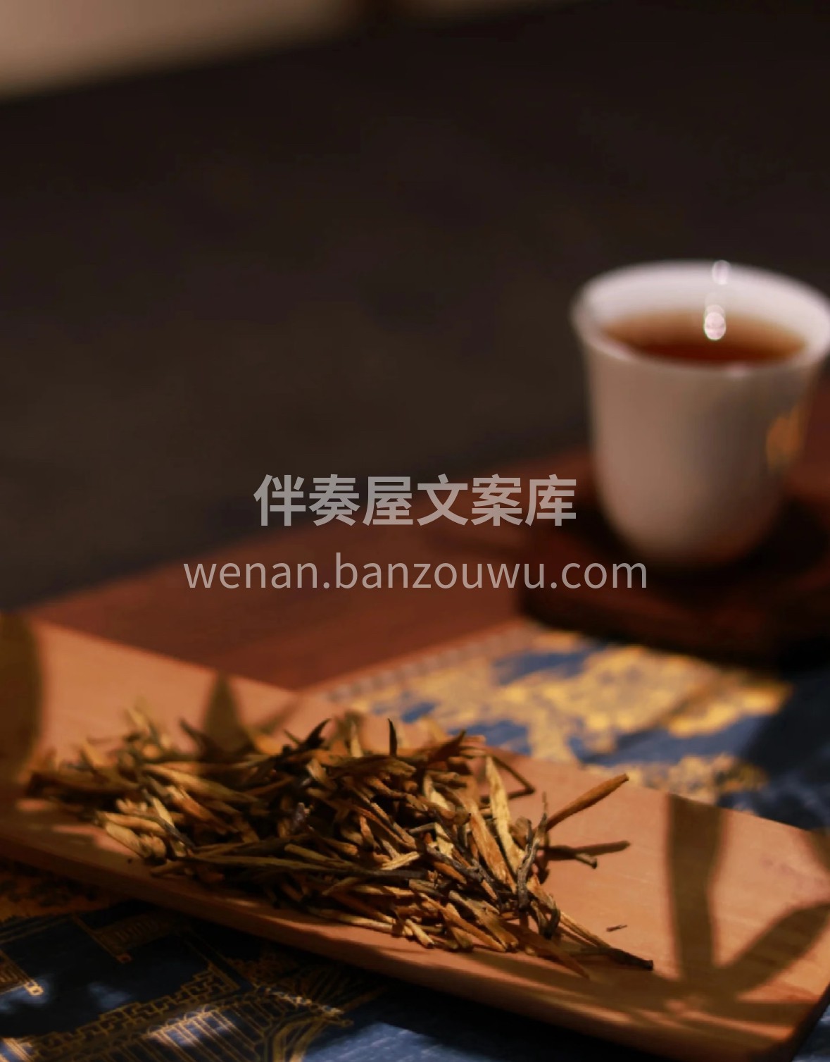 一盏祁红，揉碎了春日黄山的云雾。条索紧细 配图1